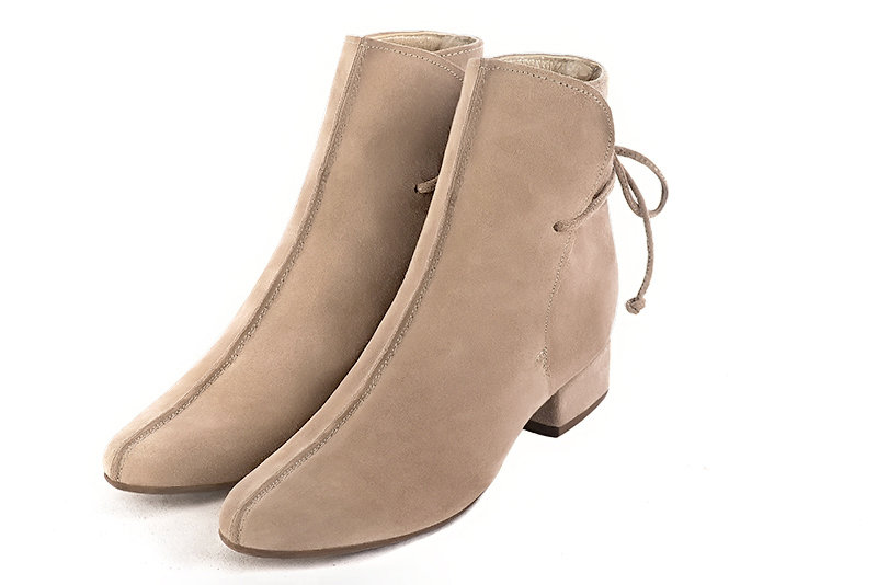 Tan beige women's ankle boots with laces at the back. Round toe. Low block heels. Front view - Florence KOOIJMAN